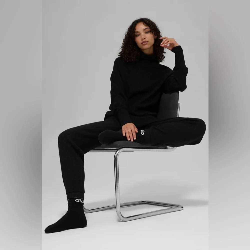 Alo Yoga Waffle Weekend Escape Mock Neck Long Sleeve Black S